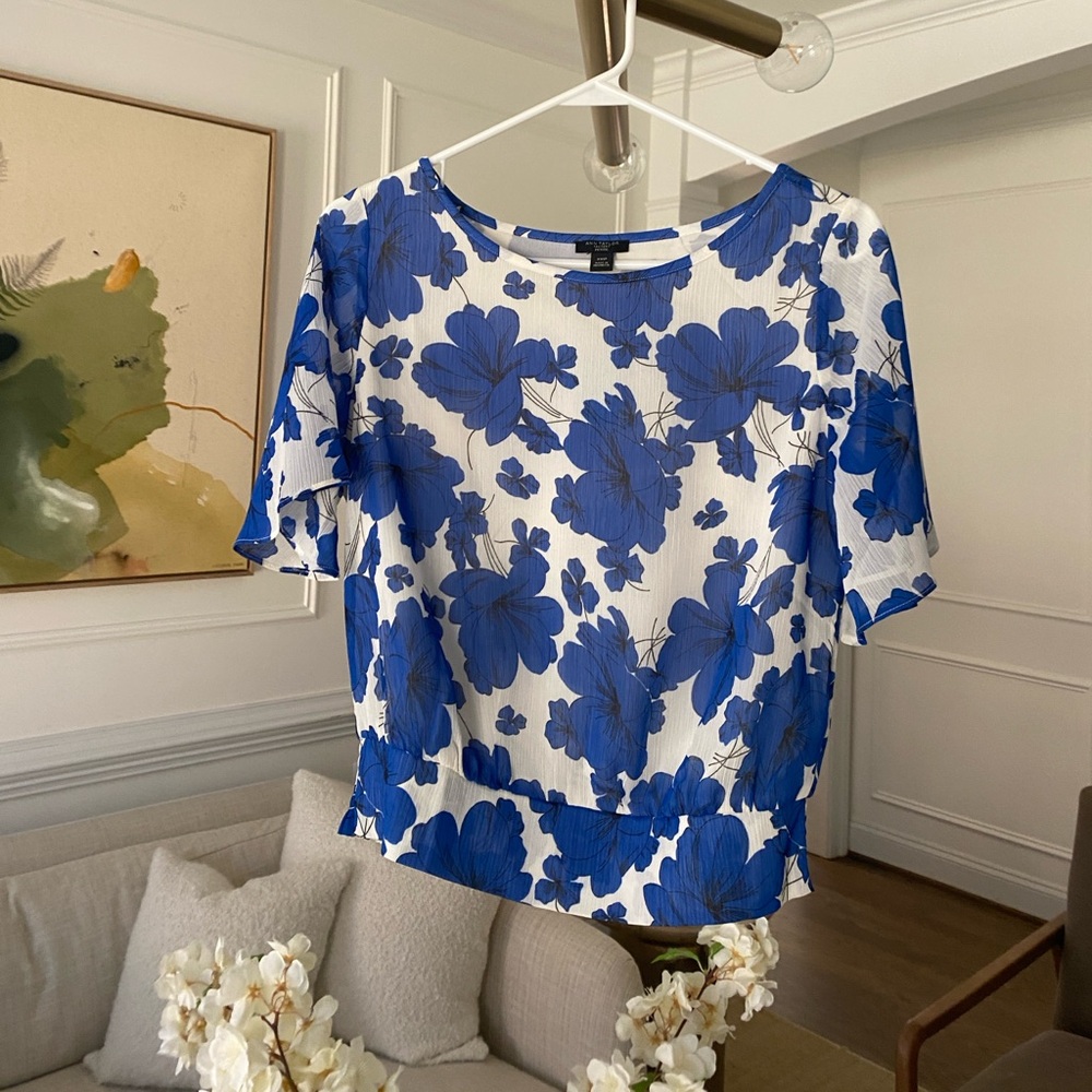 NWT Cropped Floral Blouse